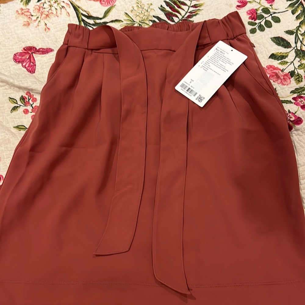 LULULEMON NOIR SKIRT